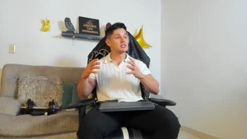 Snapshot of julian_wallace chatting on October 13, 12:49 am julian_wallace online show from October 13, 12:49 am