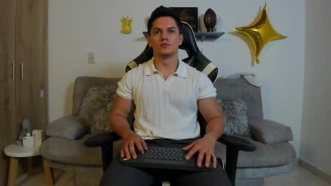 Snapshot of julian_wallace chatting on September 26, 6:05 pm julian_wallace online show from September 26, 6:05 pm