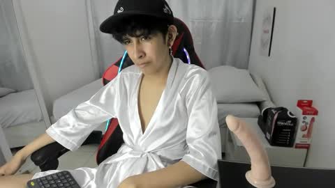 Julian online show from March 17, 8:33 pm