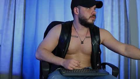 Snapshot of juliusmasters chatting on January 3, 3:44 pm JULiUS online show from January 3, 3:44 pm