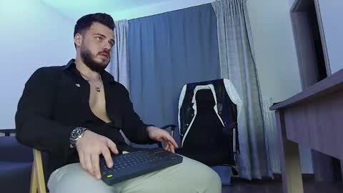 Snapshot of juliusmasters chatting on December 29, 4:30 pm JULiUS online show from December 29, 4:30 pm