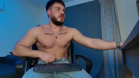 Snapshot of juliusmasters chatting on December 26, 9:04 pm JULiUS online show from December 26, 9:04 pm