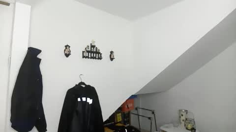 juniorromerogutierrez92 online show from December 3, 6:14 pm