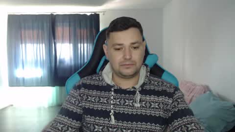 Snapshot of just_a_nice_guy_27 chatting on December 19, 11:18 am Alex online show from December 19, 11:18 am