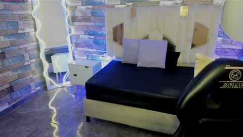  justin  online show from April 11, 11:36 am