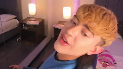 Snapshot of justinbe_ chatting on October 16, 12:13 pm Justin online show from October 16, 12:13 pm