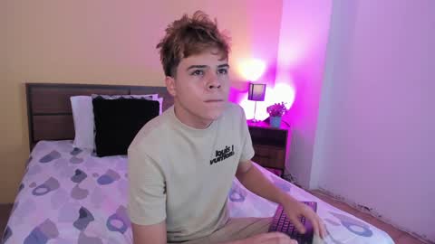 Snapshot of justinbiler chatting on December 4, 12:25 pm Justin online show from December 4, 12:25 pm
