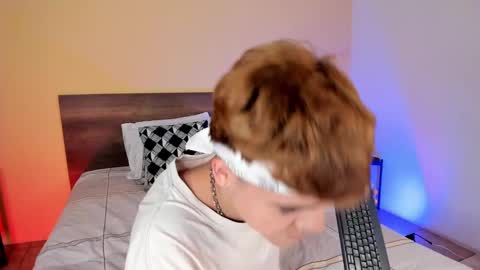 Snapshot of justinbiler chatting on December 5, 3:59 am Justin online show from December 5, 3:59 am