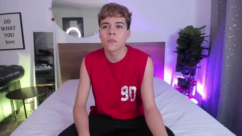 Snapshot of justinbiler chatting on December 3, 3:51 am Justin online show from December 3, 3:51 am