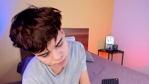 Snapshot of justinbiler chatting on February 13, 4:32 am Justin online show from February 13, 4:32 am