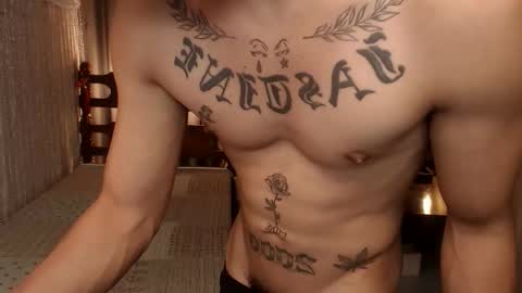 justine_hunk online show from April 23, 1:57 pm