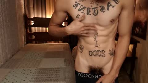 Snapshot of justine_hunk chatting on January 10, 4:01 am justine_hunk online show from January 10, 4:01 am