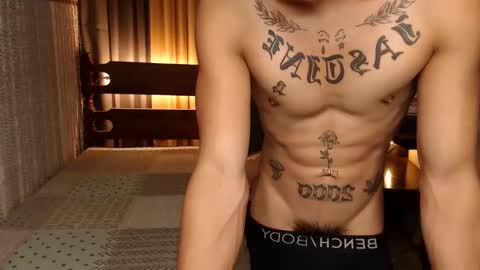 Snapshot of justine_hunk chatting on January 10, 2:23 pm justine_hunk online show from January 10, 2:23 pm