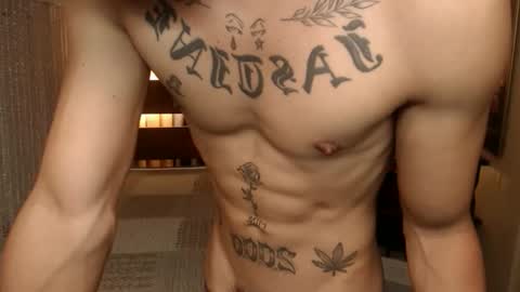 justine_hunk online show from March 30, 4:13 am