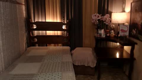 Snapshot of justine_hunk chatting on February 1, 4:14 am justine_hunk online show from February 1, 4:14 am