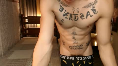 Snapshot of justine_hunk chatting on February 24, 12:41 am justine_hunk online show from February 24, 12:41 am