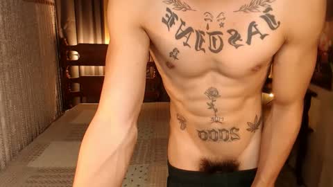 Snapshot of justine_hunk chatting on March 6, 4:19 am justine_hunk online show from March 6, 4:19 am