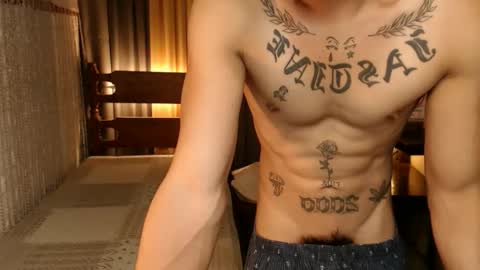 Snapshot of justine_hunk chatting on February 26, 5:09 am justine_hunk online show from February 26, 5:09 am
