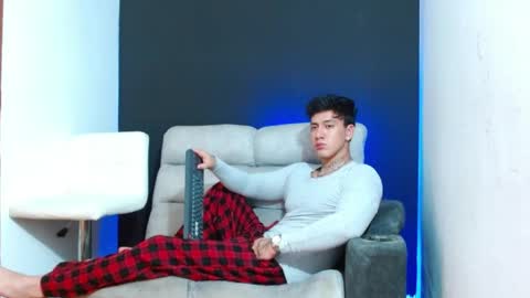 justinfuller_31 online show from April 9, 6:58 pm