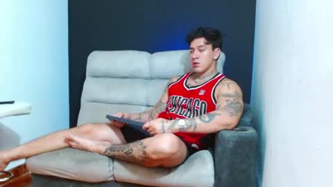 justinfuller_31 online show from July 25, 6:05 pm