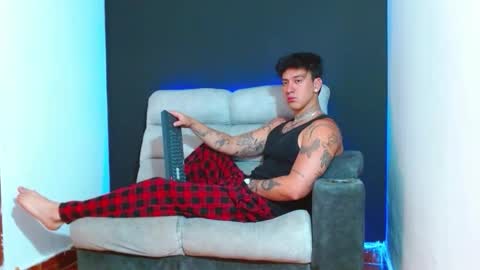 justinfuller_31 online show from January 12, 5:39 pm