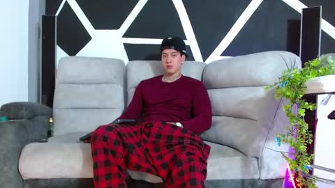 justinfuller_31 online show from November 17, 5:16 pm