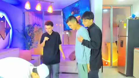 justingtime21 online show from June 25, 5:23 am