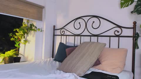 Justin online show from April 16, 9:39 pm