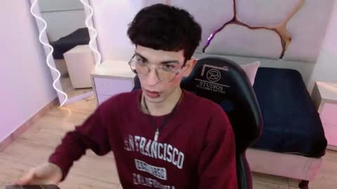 kai_tay1 online show from April 14, 11:43 am