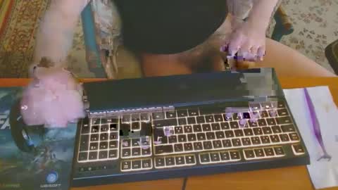 Leon online show from January 11, 12:40 pm