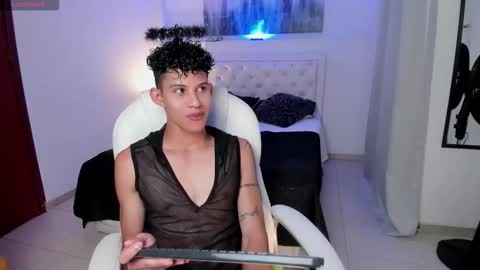 Kami online show from February 25, 6:42 pm