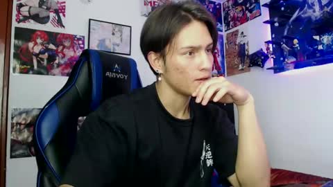 Snapshot of kanekixxxhot chatting on January 7, 8:21 pm andres online show from January 7, 8:21 pm