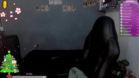 Snapshot of kariozzz chatting on December 4, 12:41 am call me kai 3 online show from December 4, 12:41 am