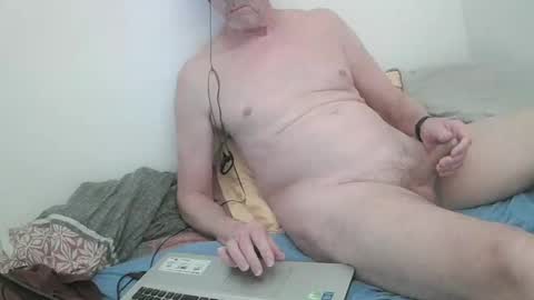 Snapshot of karledgar33 chatting on February 13, 7:13 am Karl online show from February 13, 7:13 am