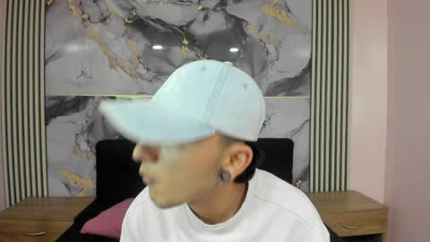 kayn_333 online show from June 2, 4:02 am