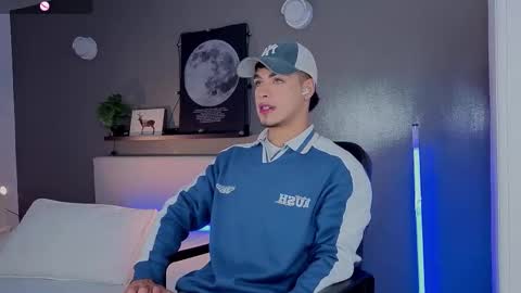 Snapshot of ken_boy_ chatting on October 13, 11:38 am online show from October 13, 11:38 am