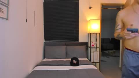 kendel_dimitri online show from April 20, 3:20 am