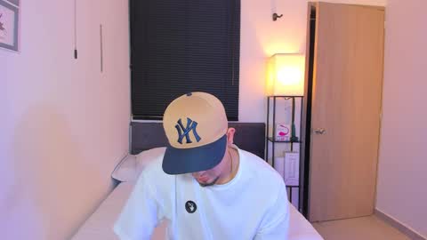 kendel_dimitri online show from March 31, 9:00 am