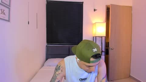 kendel_dimitri online show from April 23, 7:35 am