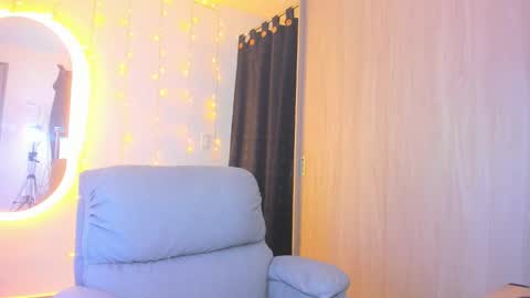 Snapshot of kendel_dimitri chatting on December 17, 6:45 am kendel_dimitri online show from December 17, 6:45 am
