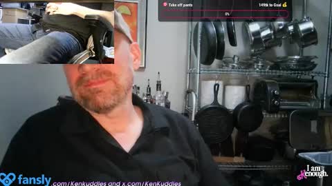 Snapshot of kenkuddles chatting on January 25, 1:32 am Ken Kuddles online show from January 25, 1:32 am
