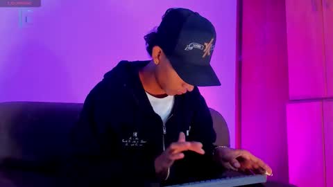 Snapshot of kenny_jones chatting on October 19, 12:19 pm Kenny online show from October 19, 12:19 pm