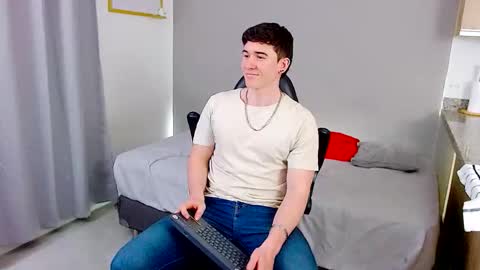 Santiago online show from February 8, 2:50 am