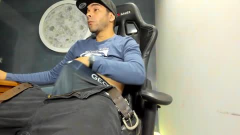 Snapshot of kevin_bronx chatting on January 16, 11:37 pm Kevin online show from January 16, 11:37 pm