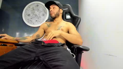 Snapshot of kevin_bronx chatting on December 26, 10:52 pm Kevin online show from December 26, 10:52 pm