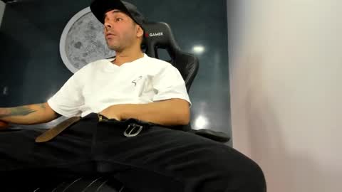 Snapshot of kevin_bronx chatting on December 9, 10:26 pm Kevin online show from December 9, 10:26 pm