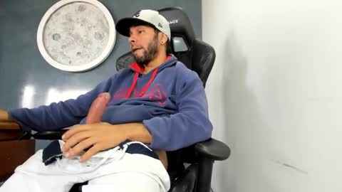 Snapshot of kevin_bronx chatting on February 10, 2:26 pm Kevin online show from February 10, 2:26 pm
