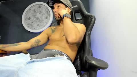 Snapshot of kevin_bronx chatting on January 31, 12:17 am Kevin online show from January 31, 12:17 am