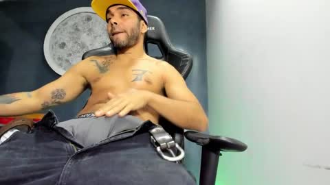 Snapshot of kevin_bronx chatting on December 20, 1:03 am Kevin online show from December 20, 1:03 am