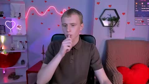 kevin_nix_ online show from February 10, 10:14 pm